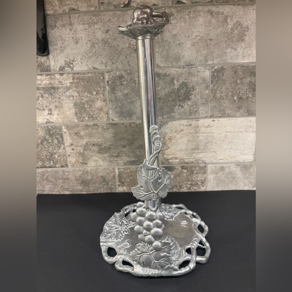 Vintage Arthur Court paper towel holder. Grape vine pattern